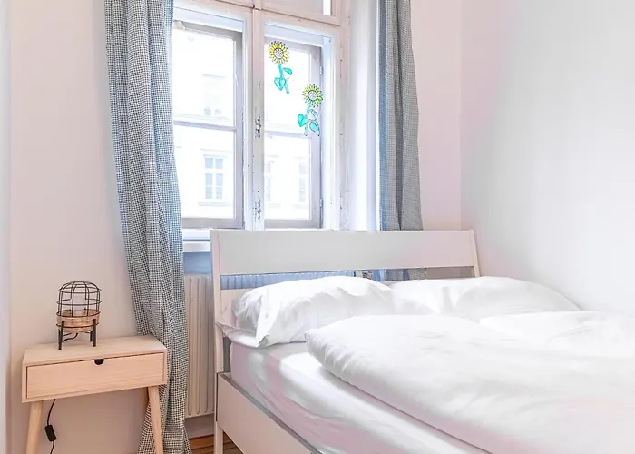 Simple 3br Near Wiener Stadthalle Appartement *