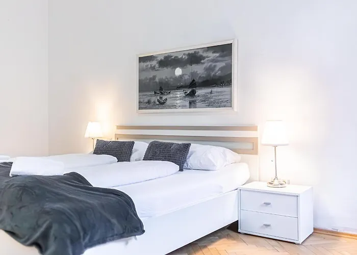 Simple 3br Near Wiener Stadthalle *
