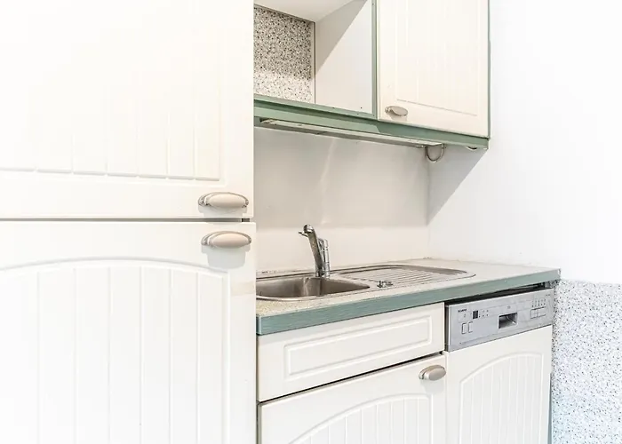 Simple 3br Near Wiener Stadthalle Appartement *